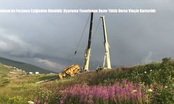 Ardahan’da Facianın Eşiğinden Dönüldü: Uçuruma Yuvarlanan Dozer Yüklü Dorse Vinçle Kurtarıldı