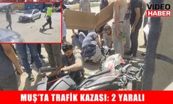 Muş sanayi kavşağında motosiklet ile otomobil çarpıştı: 2 yaralı