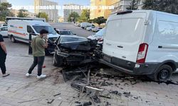 Batman’da otomobil ile minibüs çarpıştı: 1 kişi yaralandı