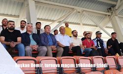 Ardahan’da Zafer Kupası Heyecanı: Başkan Demir Belediye Takımını Sahada Tebrik Etti