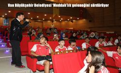 Van’da Meddah Geleneği Yeniden Hayat Buldu: Fatih Mühürdar Sahne Aldı
