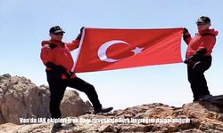 Van Erek Dağı zirvesinde JAK ekipleri Türk bayrağını dalgalandırdı