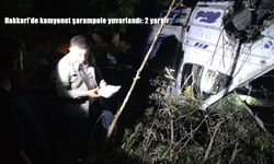 Hakkari’de kamyonet şarampole yuvarlandı: 2 kişi yaralandı