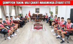 Muş'u Türkiye Şampiyonu yapan voleybol takımı, Vali Çakır’ı ziyaret etti