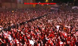 Merve Özbey Yüksekova’da Coşku Dolu Bir Konser Verdi