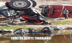 Arpa yüklü traktör dereye yuvarlandı