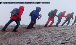 Ağrı Dağı Zirvesine Sis ve Fırtınaya Rağmen Tırmanış Gerçekleştirildi