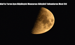 Ahlat’ta Yarım Ayın Büyüleyici Manzarası Gökyüzü Tutkunlarını Mest Etti