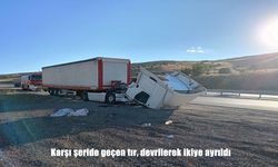 Karşı Şeride Geçen Tır Devrildi, İkiye Ayrıldı