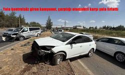 Diyarbakır'da yola kontrolsüz giren kamyonet kazaya yol açtı