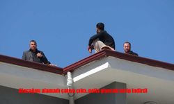 Alacağını Alamayan İşçi Çatıya Çıktı, Polis Yiyecek Verip İkna Etti
