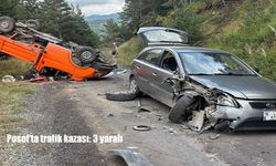 Posof’ta pikap ile otomobil çarpıştı: 3 yaralı