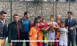 Arıcak'ta ortaokullar arası futbol turnuvası sona erdi