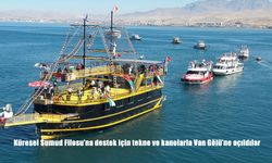 Küresel Sumud Filosu'na destek için tekne ve kanolarla Van Gölü'ne açıldılar