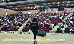Ağrı Emniyetinden üniversite öğrencilerine güvenli yaşam ve bilinçli internet eğitimi