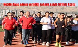 Necdet Ayaz, Adını Taşıyan Atletizm Sahasında Eşiyle Birlikte Koştu