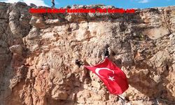 Elazığlı Dağcılar Kayalıklarda Türk Bayrağıyla Cumhuriyet Coşkusunu Zirveye Taşıdı