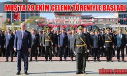Muş’ta Cumhuriyet Bayramı coşkusu çelenk töreniyle başladı