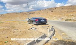 Kontrolden çıkan otomobil bariyerlere çarptı: 4 yaralı