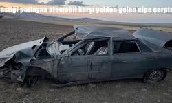 Lastiği patlayan otomobil karşı yoldan gelen cipe çarptı