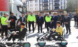 Ardahan'da Mobil Eğitim TIR'ında ilkokul öğrencilerine eğitim