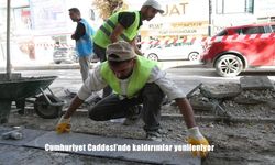 Cumhuriyet Caddesi’nde kaldırımlar yenileniyor