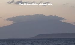 Van Gölü sahilinden görkemli anlar