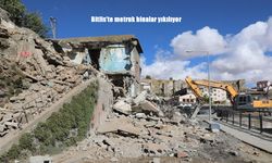 Bitlis'te metruk binalar yıkılıyor