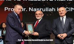 Prof. Dr. Nasrullah Hacımüftüoğlu'na özel ödül