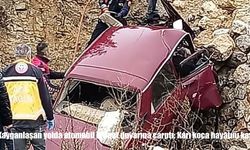 Kütahya’da otomobil istinat duvarına çarptı: Karı koca hayatını kaybetti