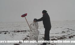 Kars’a mevsimin ilk karı yağdı: Vatandaşlar kardan adam yaptı