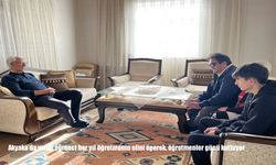 Akyaka'da vefalı öğrenci her yıl öğretmenin elini öperek, öğretmenler günü kutluyor