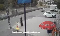 Elazığ’da aracın yan yattığı kaza kamerada