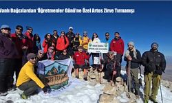 Vanlı Dağcılardan ‘Öğretmenler Günü’ne Özel Artos Zirve Tırmanışı