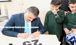 Erzurum’da Öğrencilerden Vali Çiftçi’ye Forma İmzalama Sürprizi