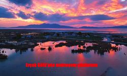 Erçek Gölü’nde Gökyüzüyle Yarışan Gün Batımı Büyüledi