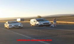 Erzurum’da akıl almaz anlar: Trafiği birbirine kattı, araçların üzerine atladı!