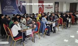 Hamle Hamle Cumhuriyet Coşkusu: Elazığ’da Satranç Tutkunları Kupa İçin Ter Döktü