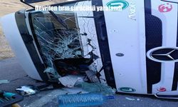 Devrilen tırın sürücüsü yaralandı