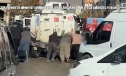 Yüksekova'da görenleri gülümseten anlar: Arızalan zırhlı araca vatandaş imecesi