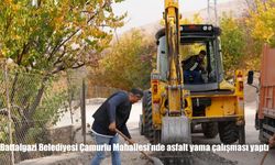 Battalgazi Belediyesi Çamurlu Mahallesi’nde asfalt yama çalışması yaptı