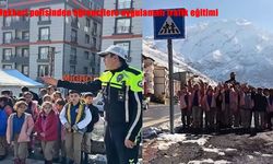 Hakkari’de öğrencilere uygulamalı trafik eğitimi verildi
