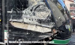 Kocaeli’de çöp kamyonu tramvaya çarptı: 3 yaralı