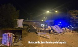 Malatya’da tır devrildi: Yol trafiğe kapandı