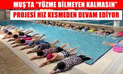Muş'ta çocuklar yüzmeyi uzman antrenörlerle öğreniyor