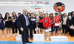 Malatya’da Okul Sporları Heyecanı Zirve Yaptı: Badminton ve Futsal İl Şampiyonları Kupalarına Kavuştu