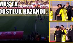 Muşspor kaybetti, dostluk kazandı: Maç sonu örnek centilmenlik görüntüleri