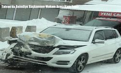 Tatvan’da Belediye Başkanının Makam Aracı Kaza Yaptı