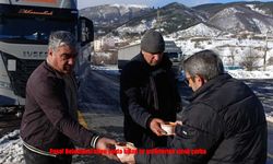Posof Belediyesi’nden yolda kalan tır şoförlerine sıcak çorba ikramı