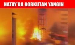 Hatay’da akaryakıt istasyonunun yanındaki bina alevlere teslim oldu
